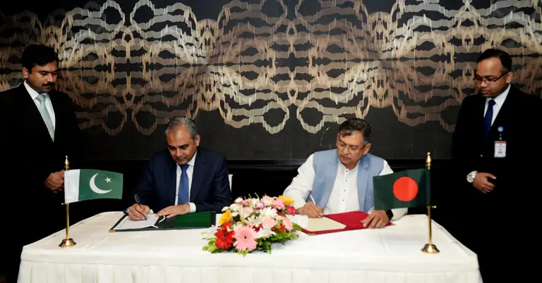 বাংলাদেশ-পাকিস্তানের সমঝোতা চুক্তি স্বাক্ষর